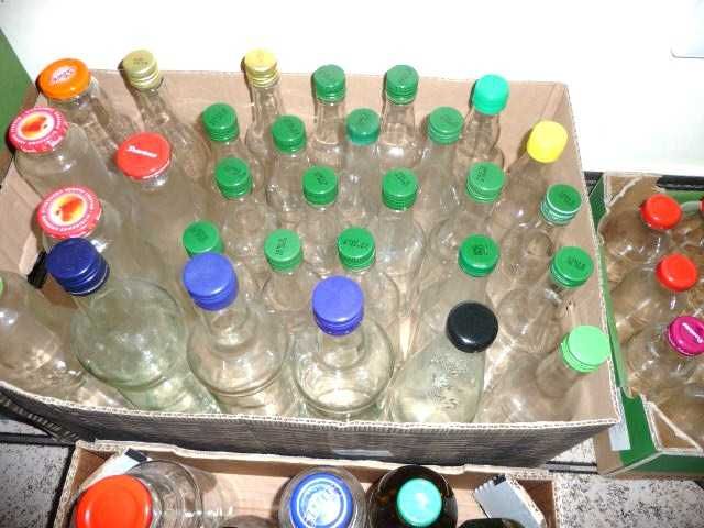 Butelki szklane poj. 0,5 l, z nakrętkami, na soki, nalewki itp.