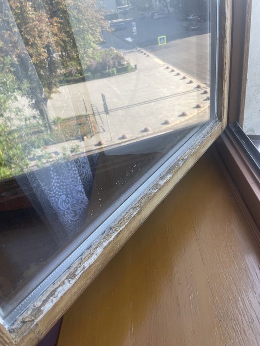 Вікно б/у з москітною сіткою