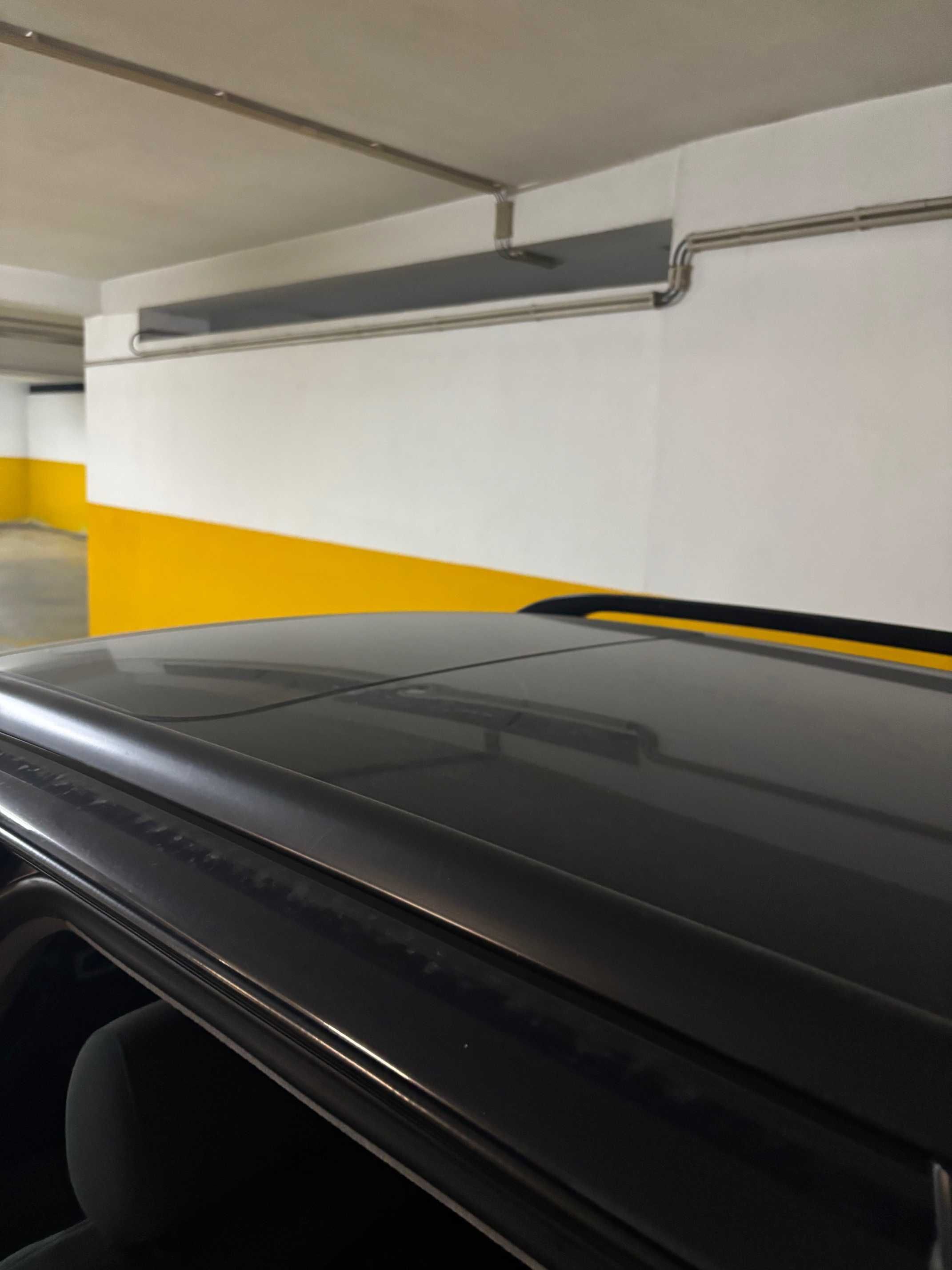 Carrinha A4 com tecto de abrir, em muito bom estado, comprada na marca