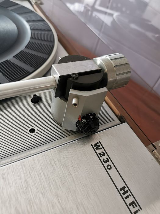 Gira-discos Telefunken W 230 HiFi