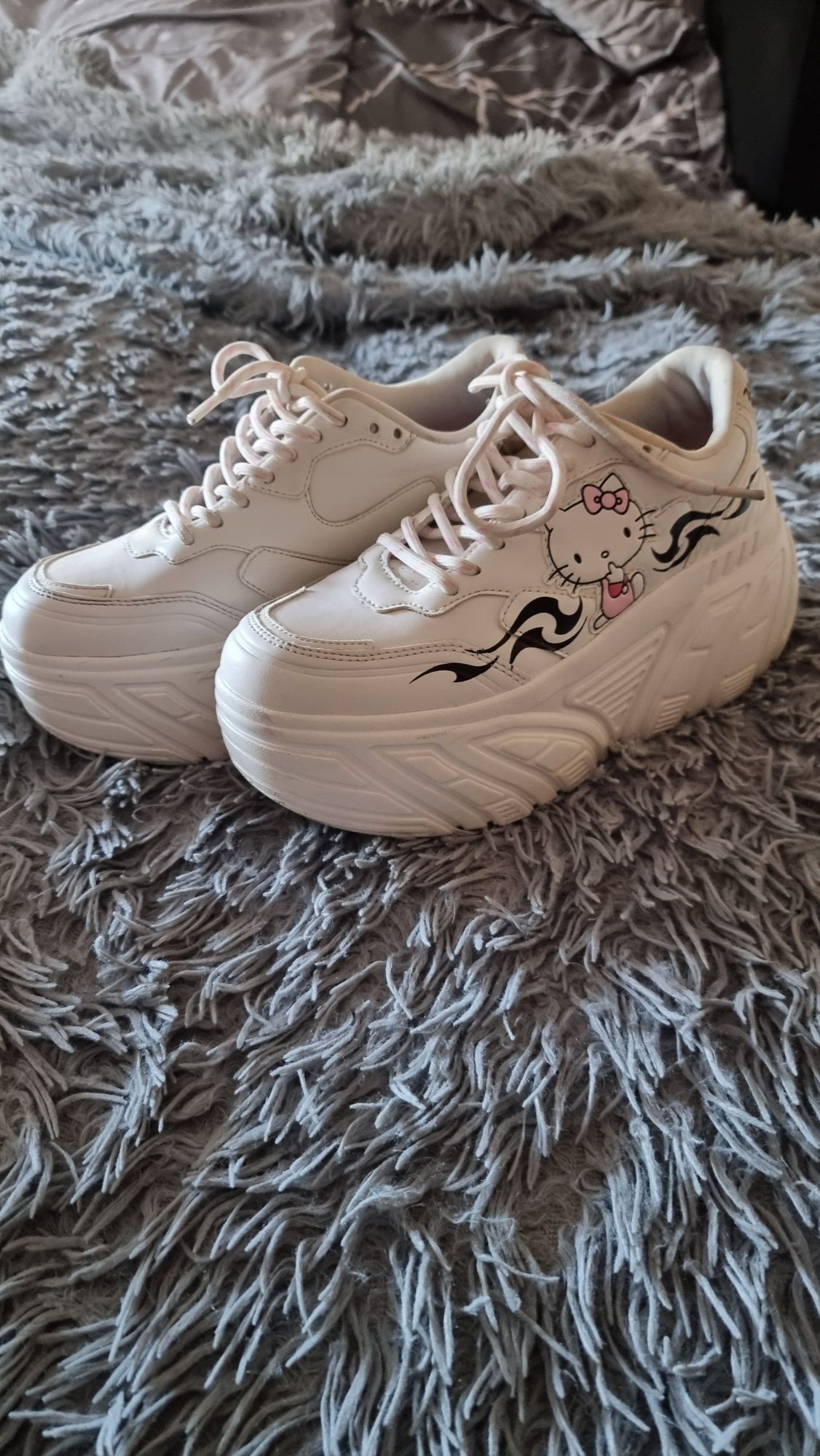 Buty na platformie Hello Kitty rozmiar 37