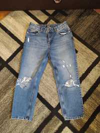 Женские джинсы с потертостью