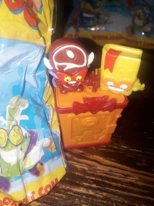 Superthings domek plus 3figurki