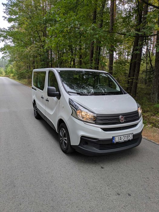 Wypożycz wynajem busa Fiat Talento 9-osób - Trafic Vivaro