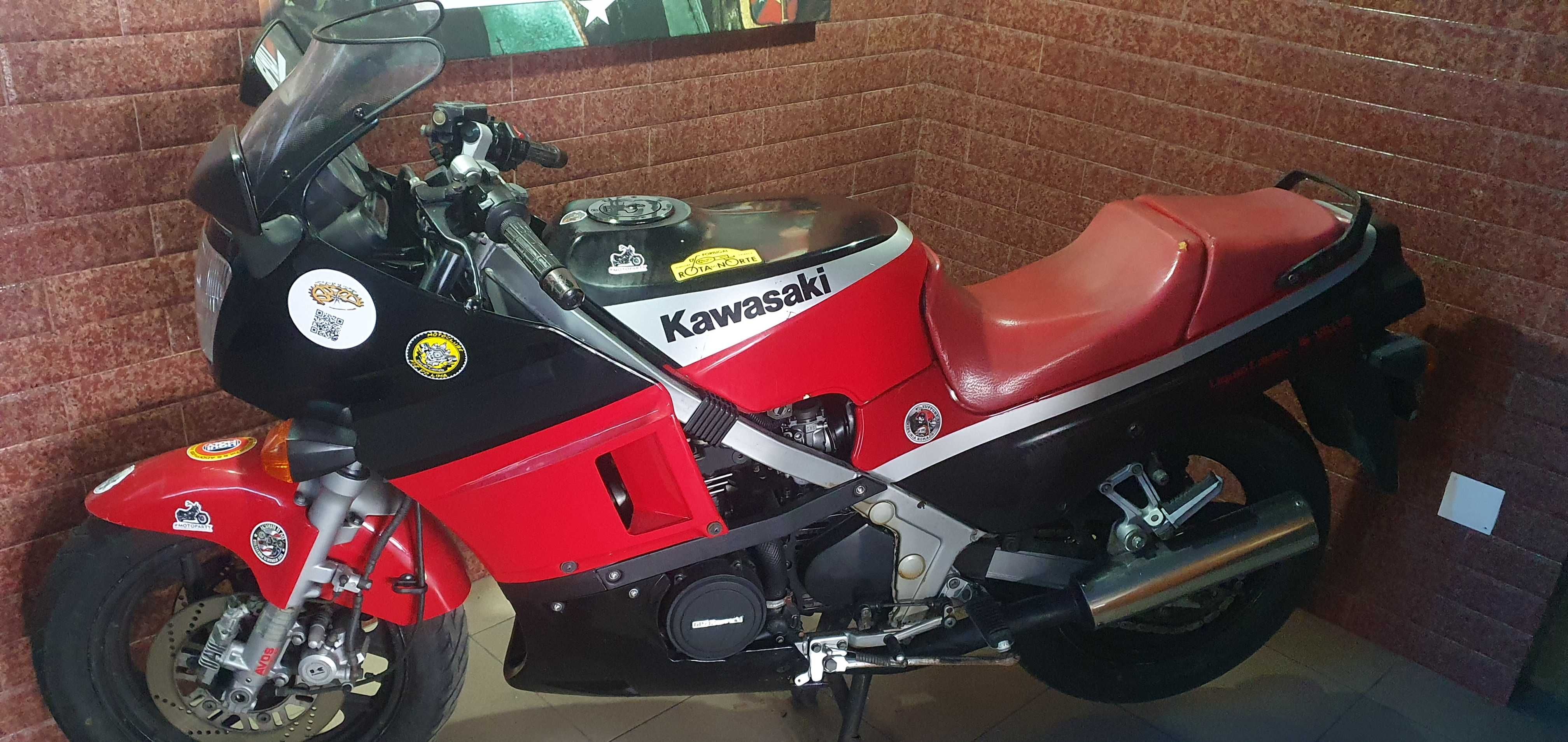 Moto clássica Kawasaki GPZ 600 R (Ninja)