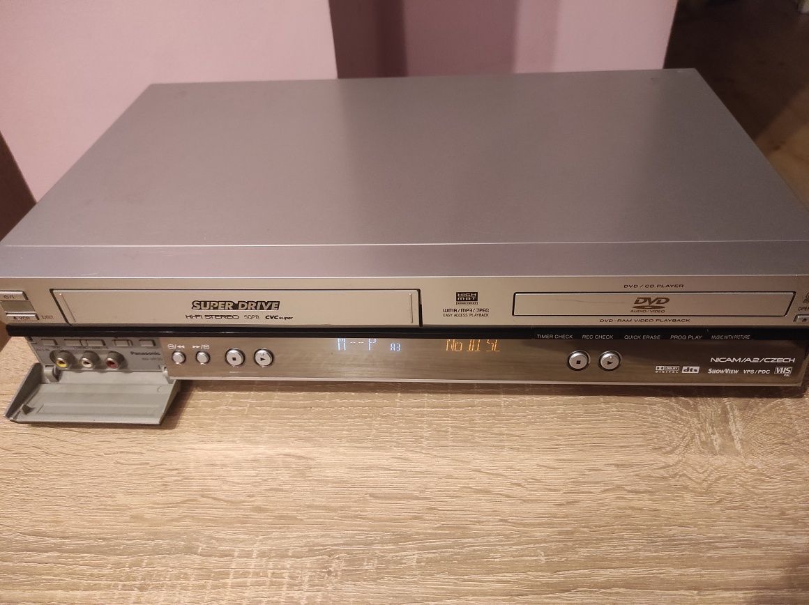 Panasonic NV-VP30 - DVD/VHS Combo - Magnetowid + Odtwarzacz