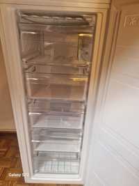 Vendo um congelador vertical novo por 150.00