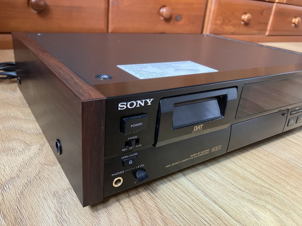 Magnetofon DAT Sony DTC-60ES, komplet dla kolekcjonera, jak nowy!