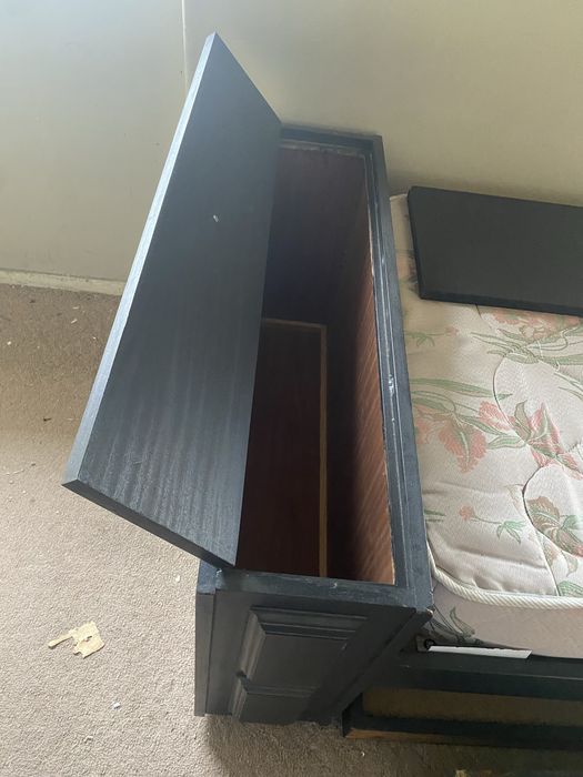 Cama solteiro dupla ( gaveta com cama inferior) e arrumação  lateral