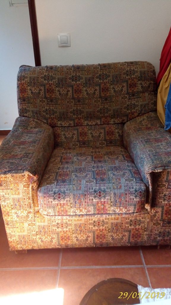 Sofa com 2 cadeiroes