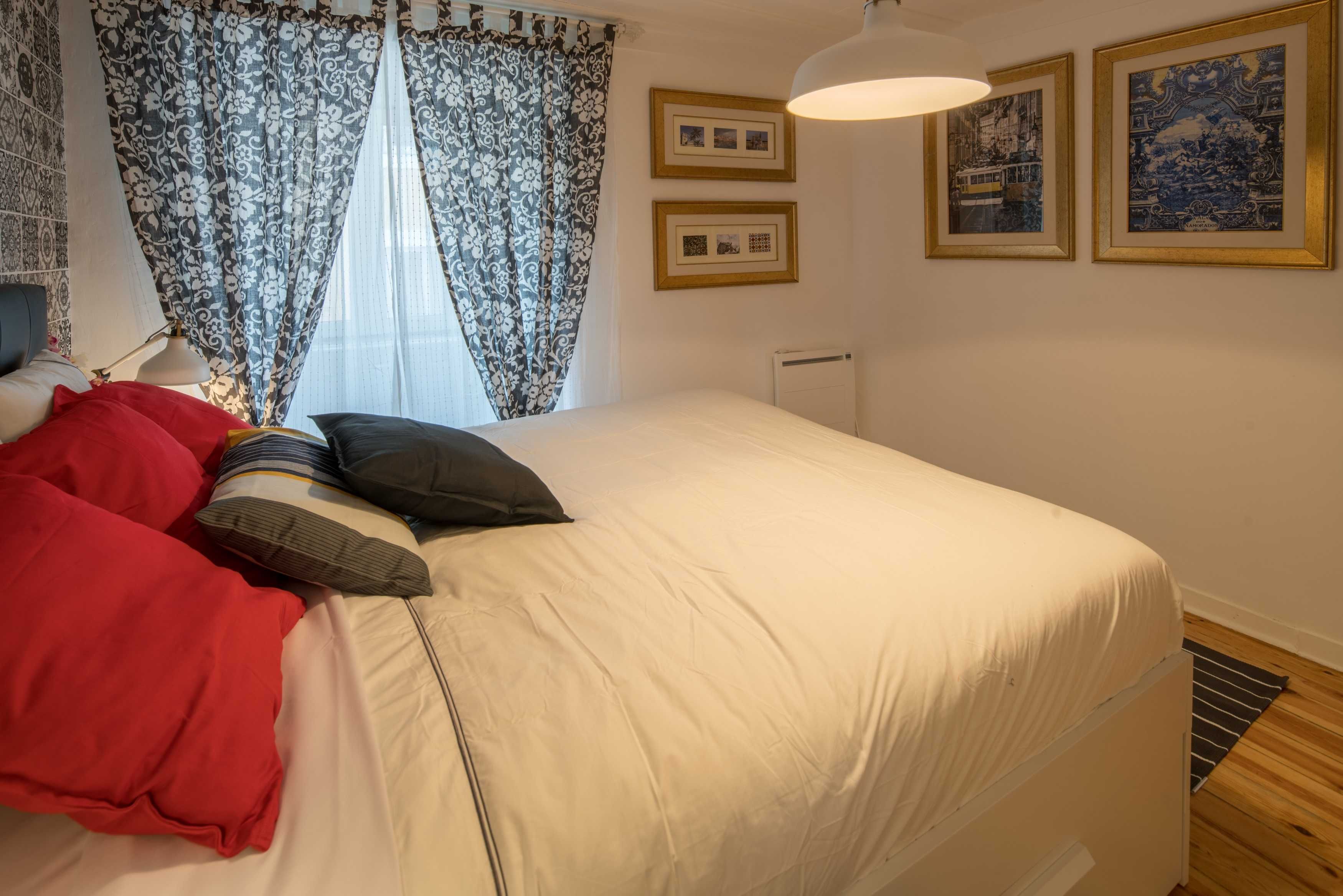 T2 in 3rd floor For long term rental in Bairro alto Lisbon, NO Pets