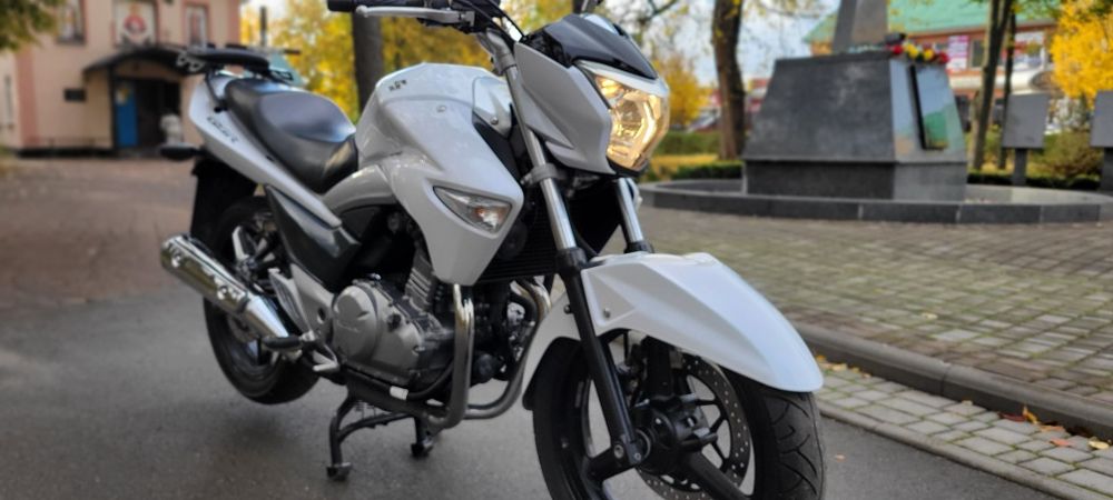 Suzuki GSR 250. 2015p. Сузукі.