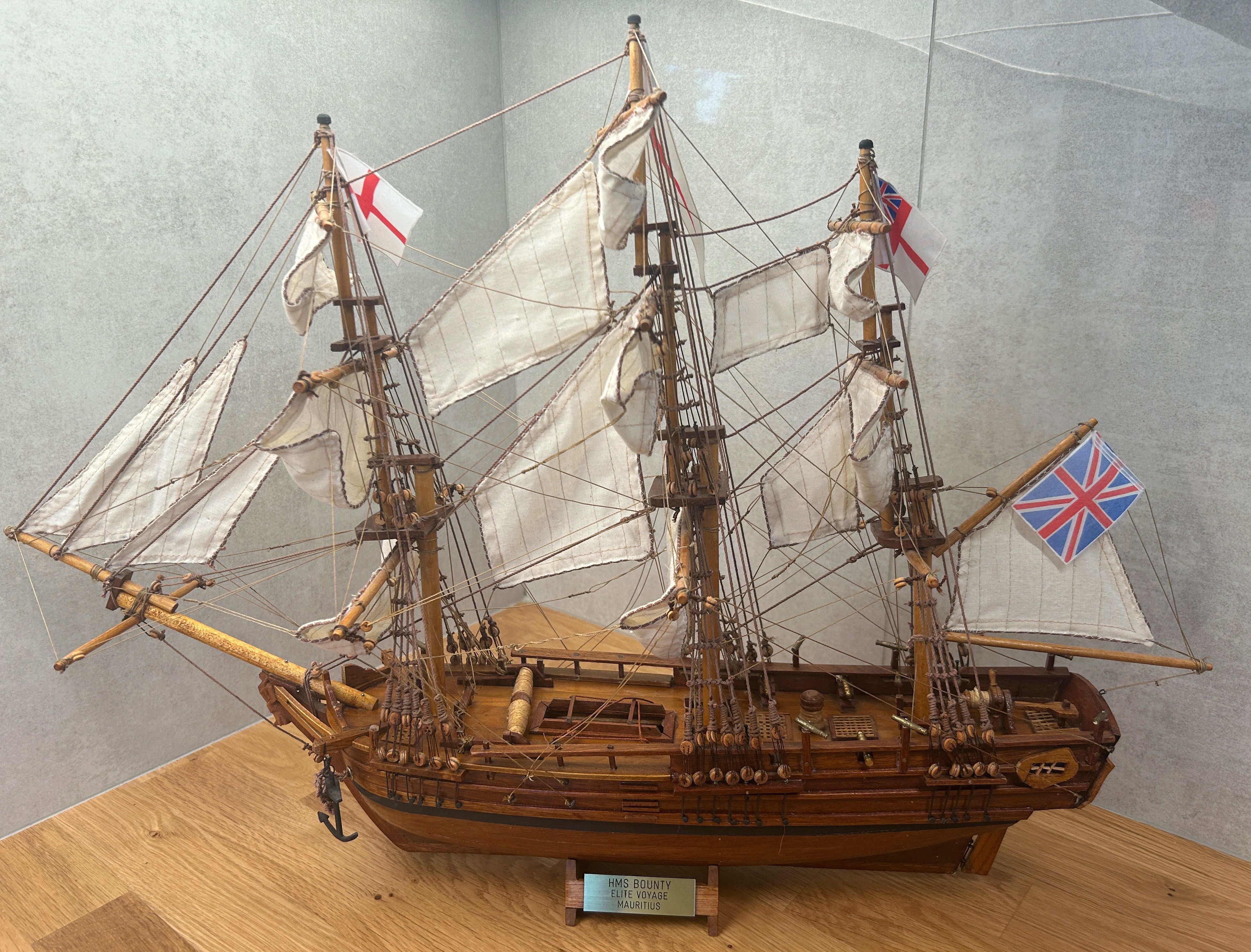 Drewniany model żaglowca HMS Bounty Elite Voyage