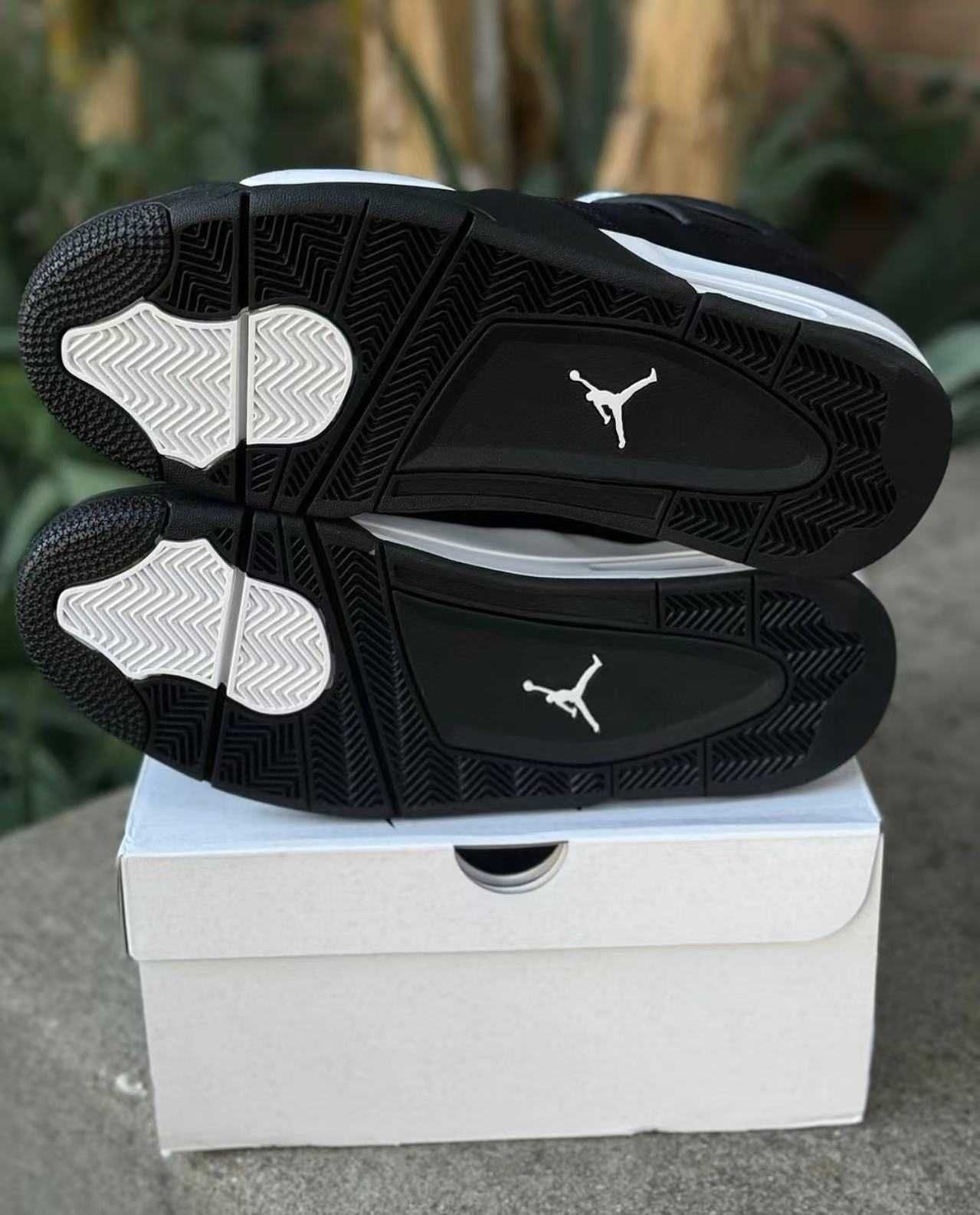buty Espadryle JordanAirJordan4RetroWhiteThunder Espadryle R. 41