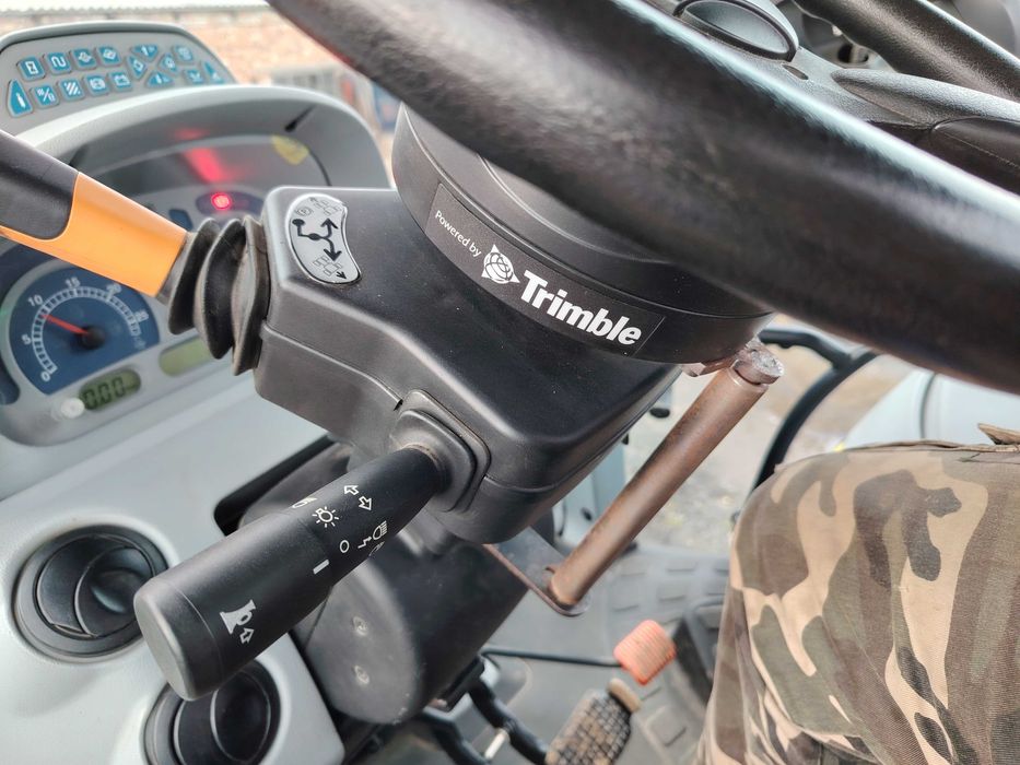 трактор New Holland 7070