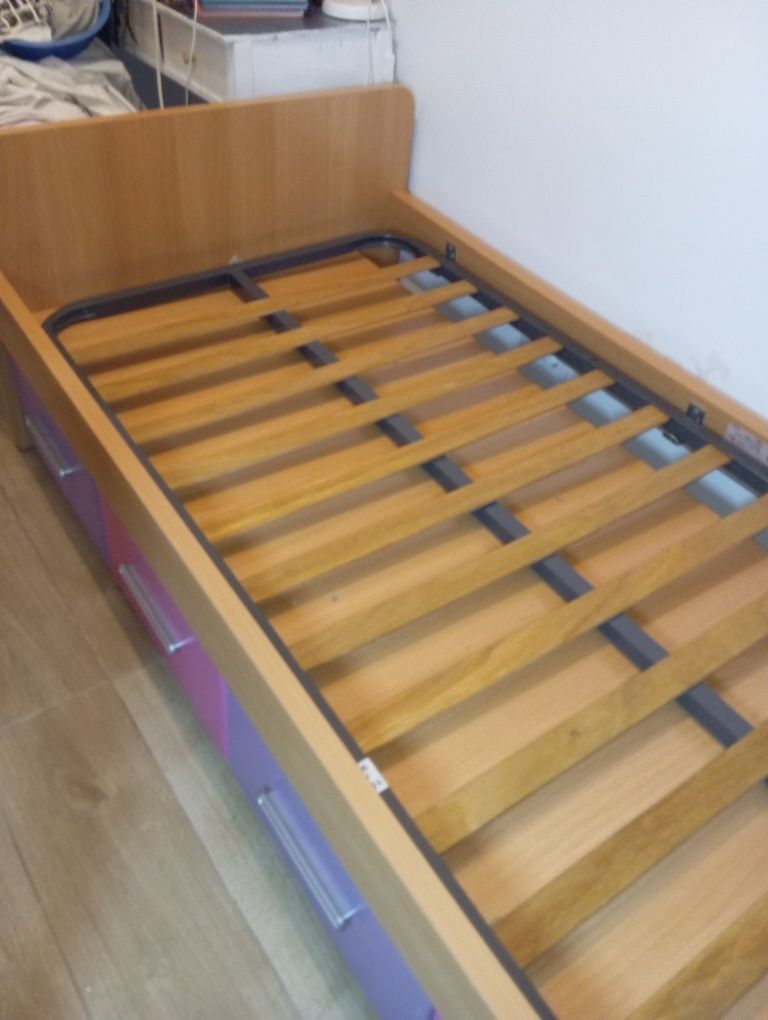 Cama com 4 gavetas