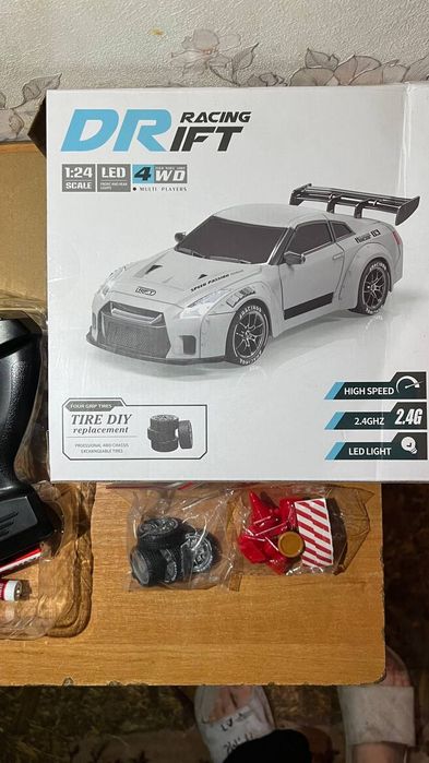 Дріфт машинка на радіокеровані в новому стані навіть ще в плівці