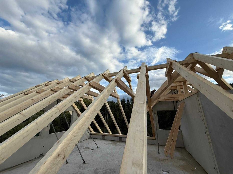 Więźba dachowa Drewno KVH C24 Prefabrykowana CNC Gotowa więźba dachowa