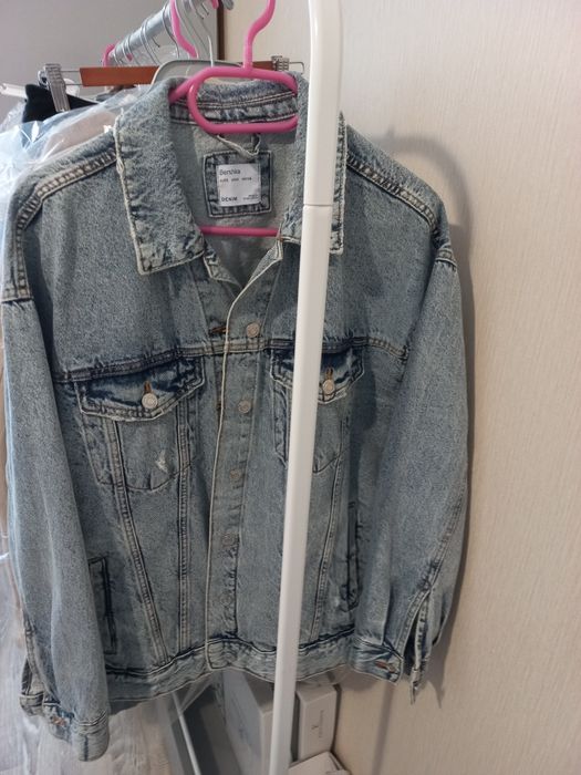 Джинсова жіноча куртка Bershka