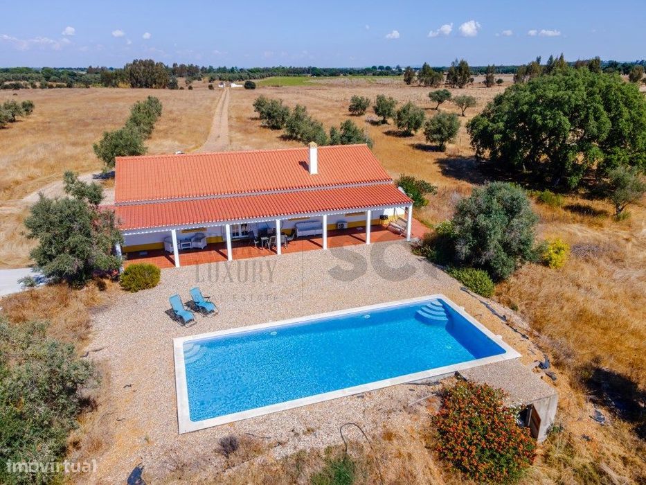 Quinta T4 com 3 hectares, piscina e oliveiras | Ferreira do Alentej...