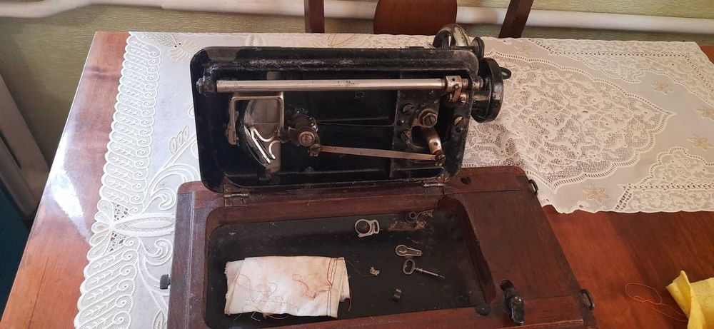 Швейна машинка Singer