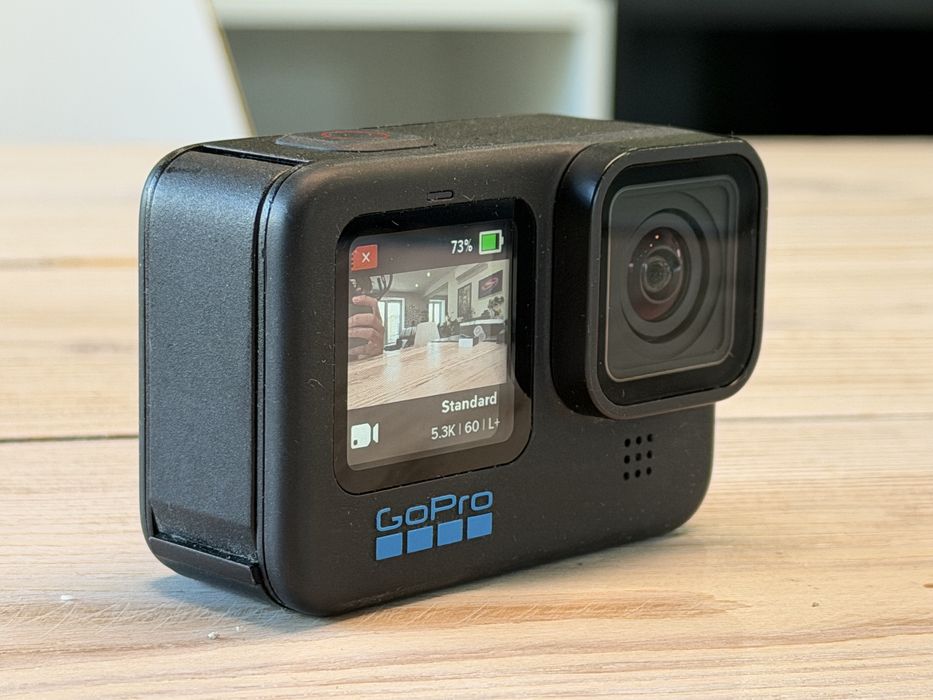 GoPro Hero 11 Black + 2 baterie + akcesoria – stan bdb