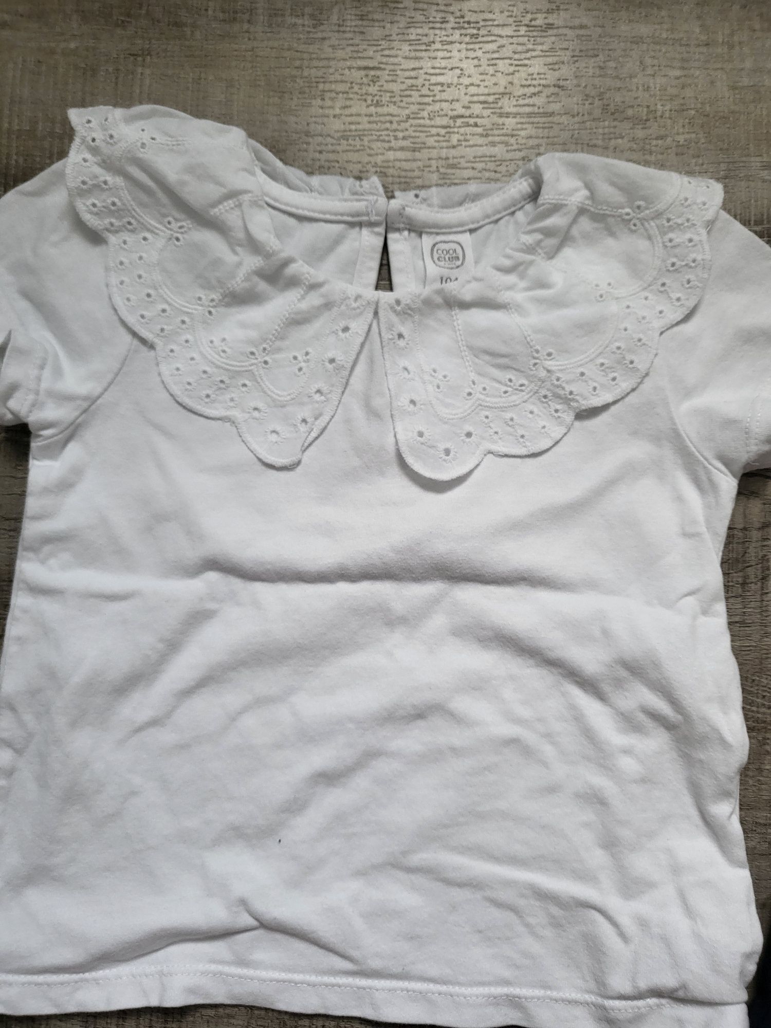 Komplet galowy Smyk 104 biała bluzka i granatowa spódnica