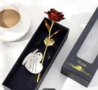 Piękna róża w pudełku z kartka prezentowa WALENTYNKI 2024