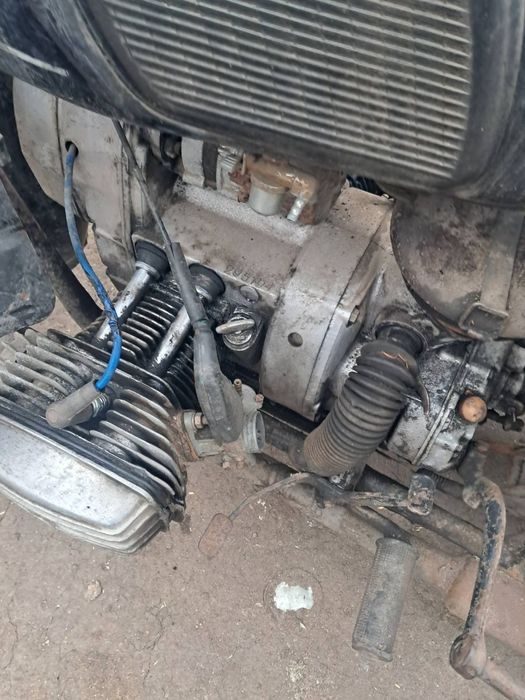 Дедушки мотоцикл стоял