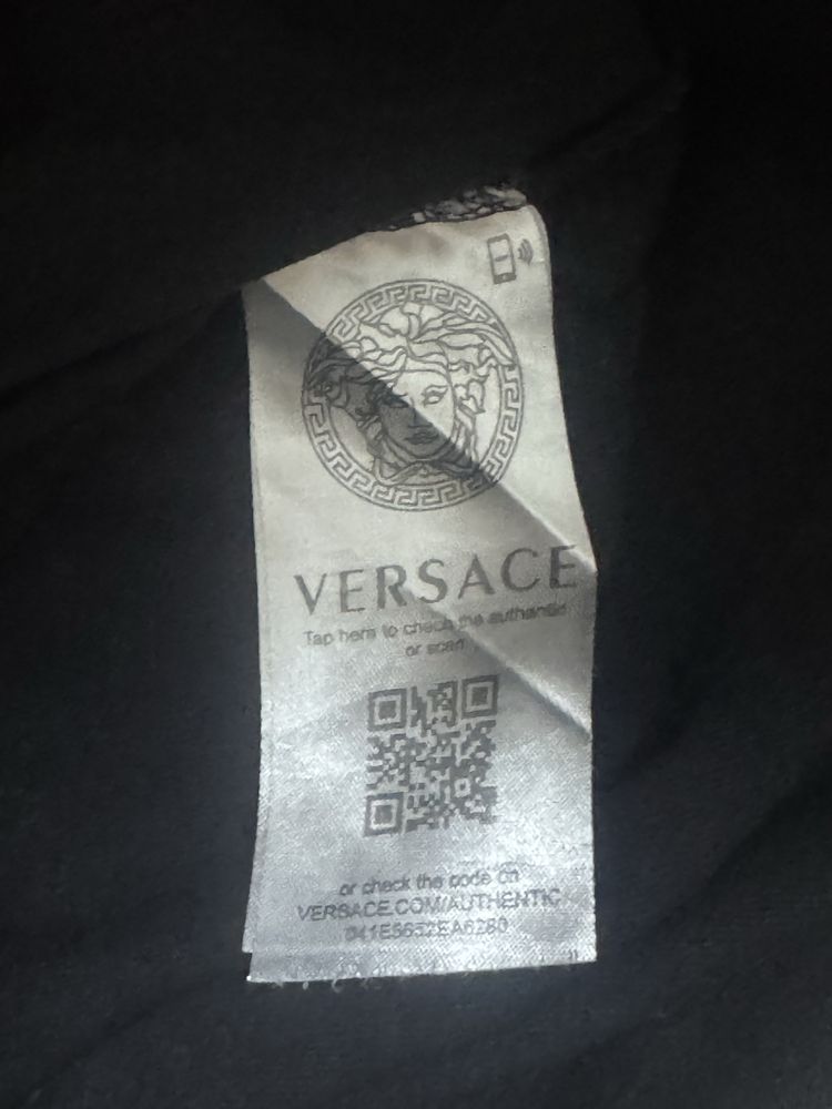 Вещь от бренда Versace