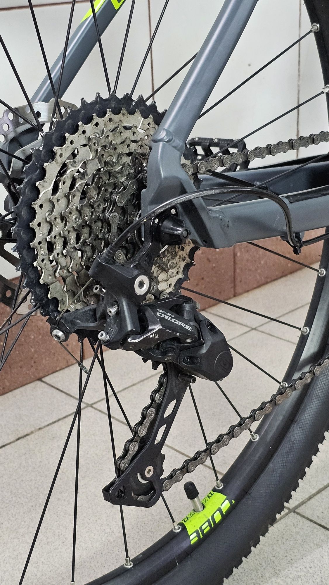 Cube Attention  roz. Ramy M koła 27.5 Deore Rock Shox Continental