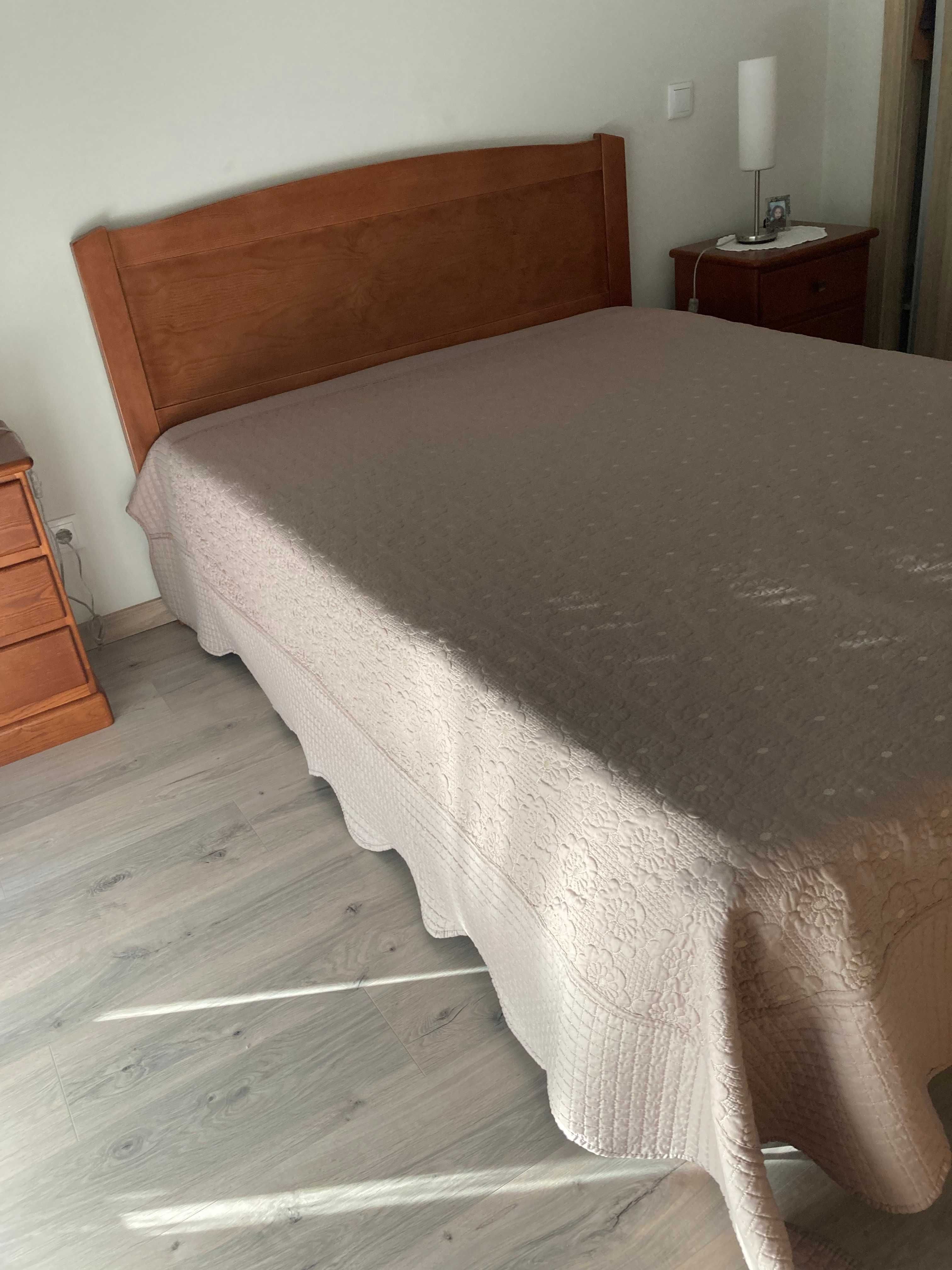 cama de casal com base de cama e colchao em parfeitas condiçoes