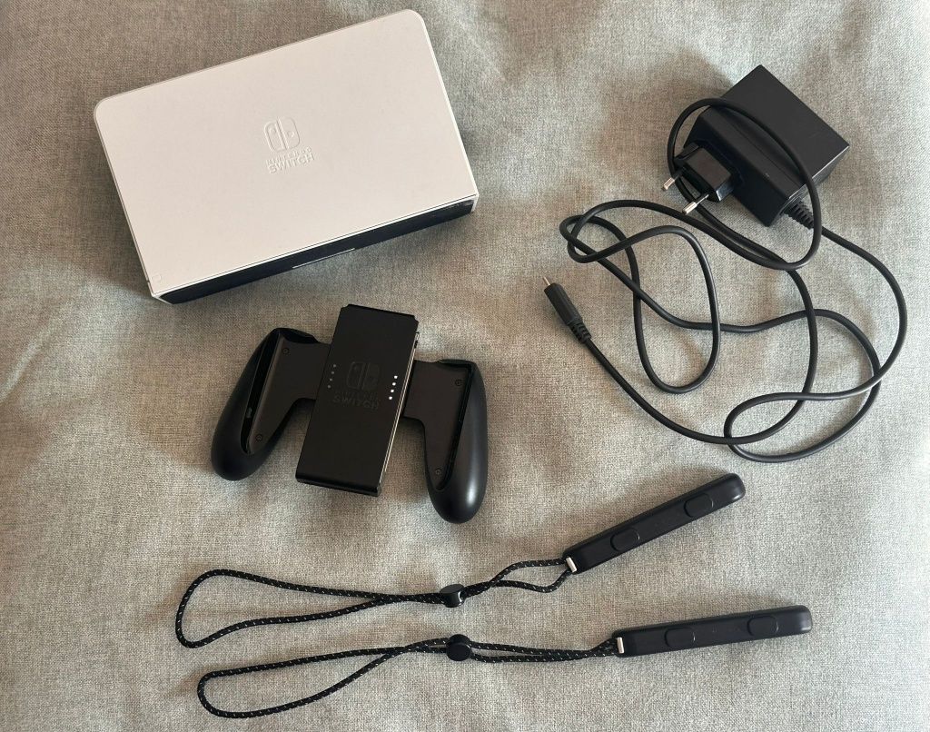 Nintendo Switch OLED 64Gb com acessórios