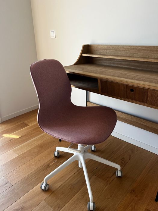 Secretaria e cadeira