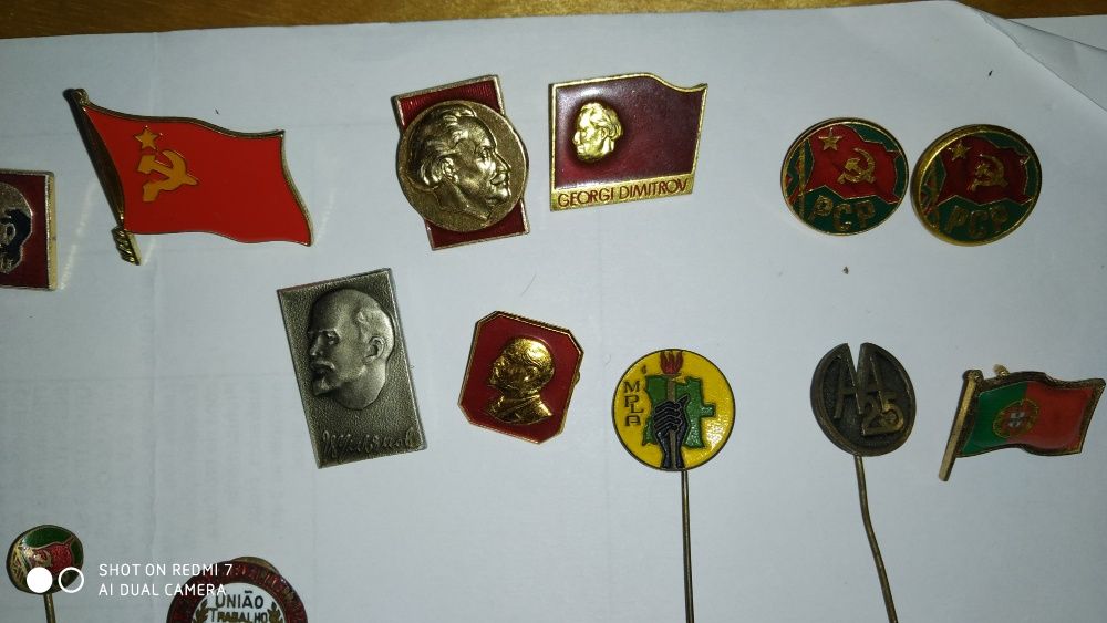 Pins antigos variados