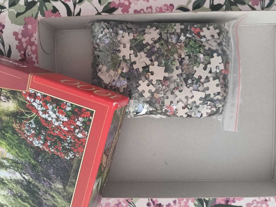 PUZZLE 1000, domek z mostkiem