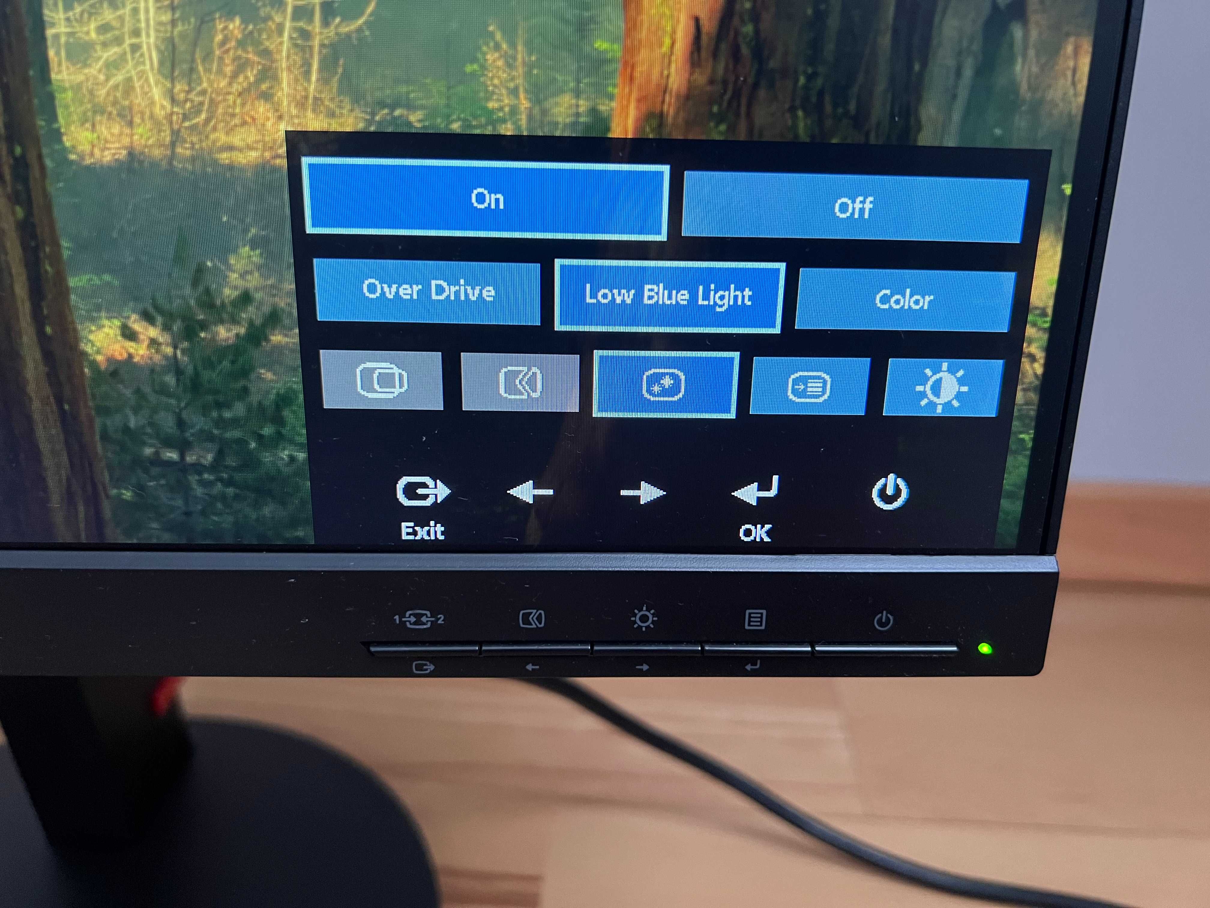Lenovo ThinkVision T22i-10 / 1920 x 1080 / 21,5" / LED /Low Blue Light