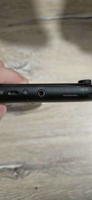 Ps vita деколи підлагує тачскрін