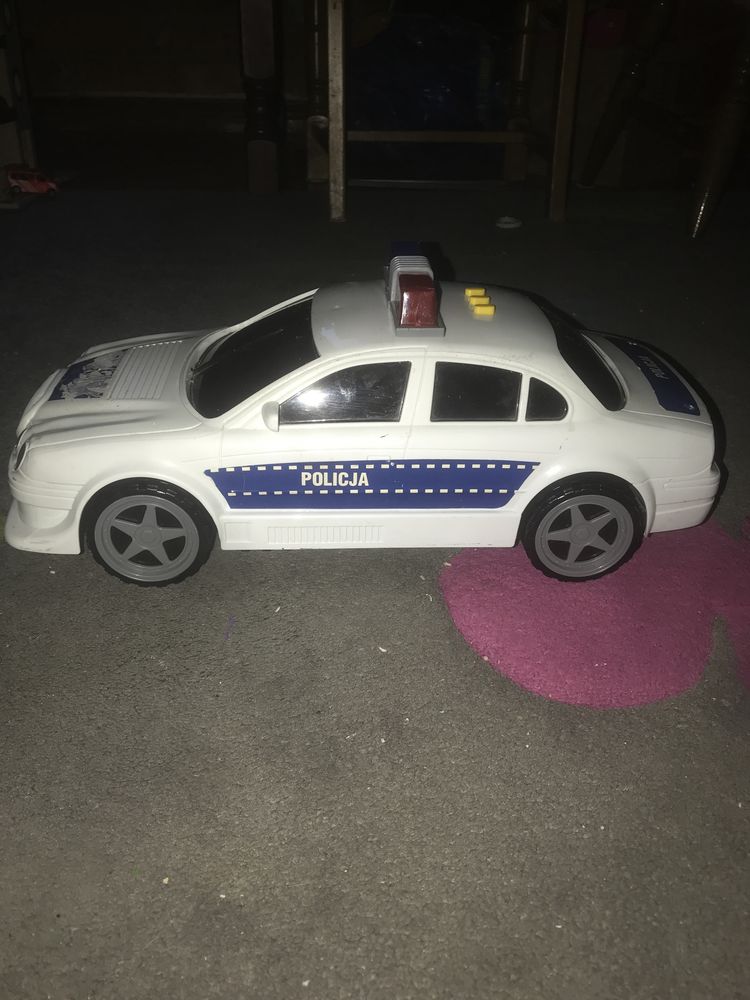 Auto policyjne z Tesco, z dźwiękami