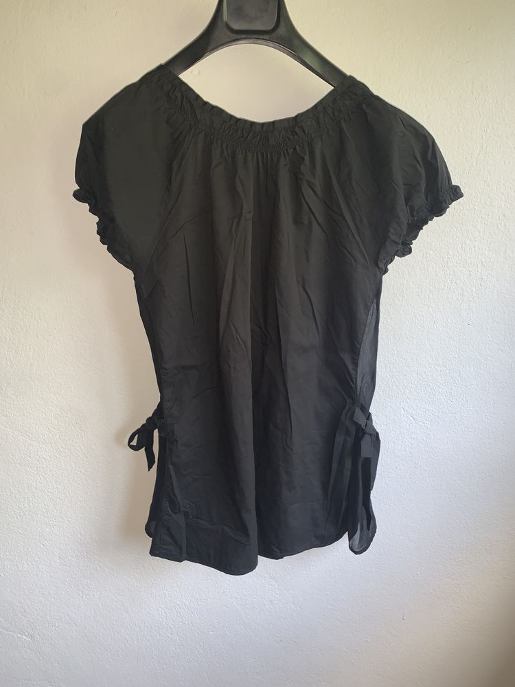 Blusa preta com pormenor transparente