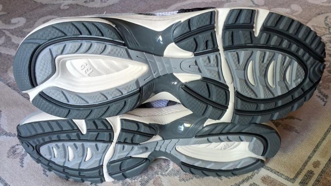 Кроссовки Asics Оригинал.Размер 42.5