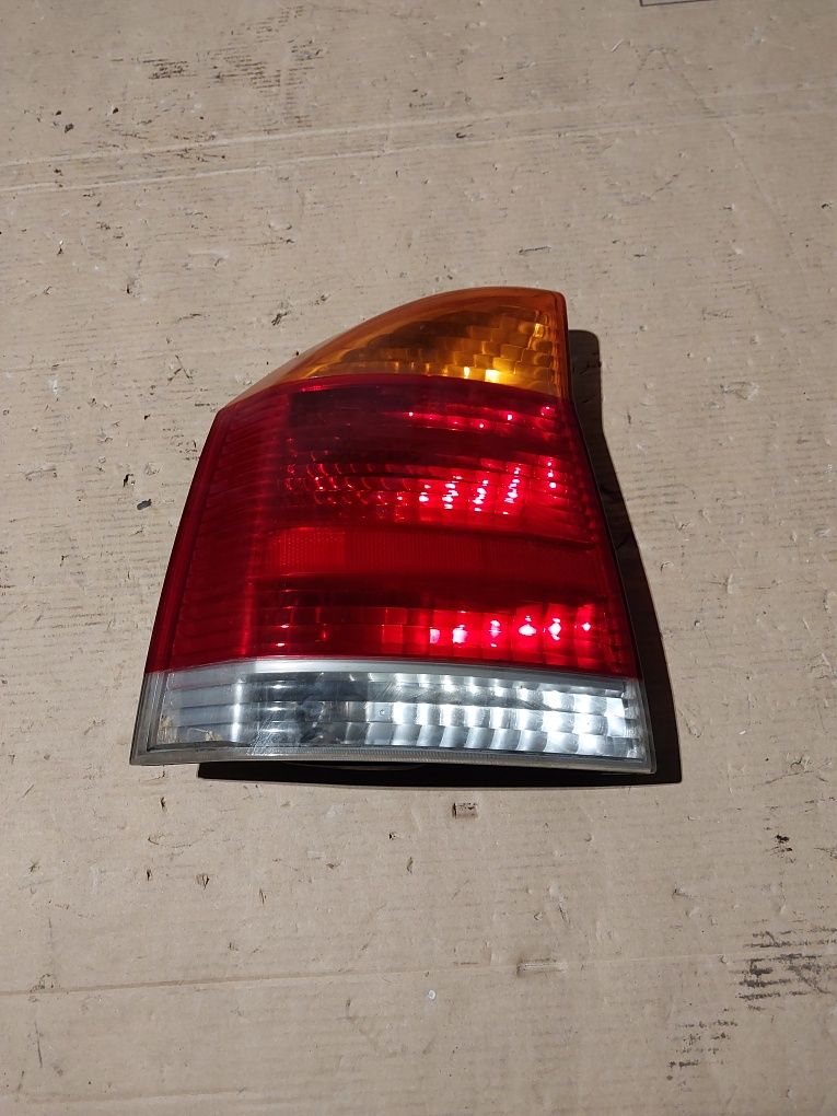 Opel vectra C prawa  tylna lampa tył wkład
