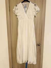 Біла кружевна святкова сукня розмір М