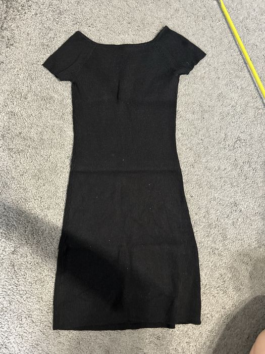 Sukienka czarna dopasowana