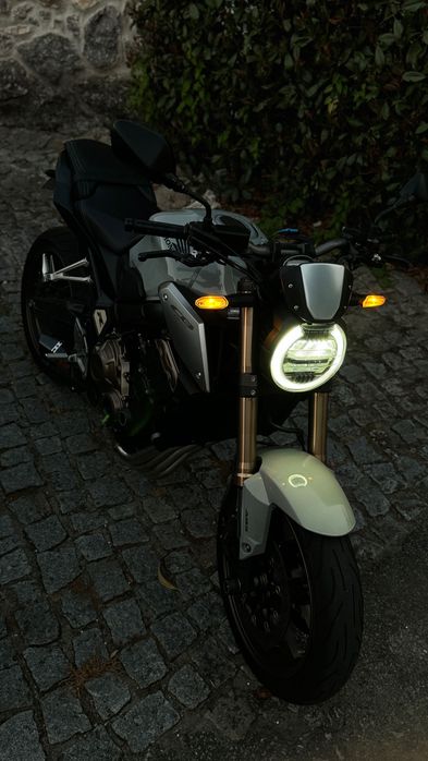 Vendo cb650R, em excelente estado