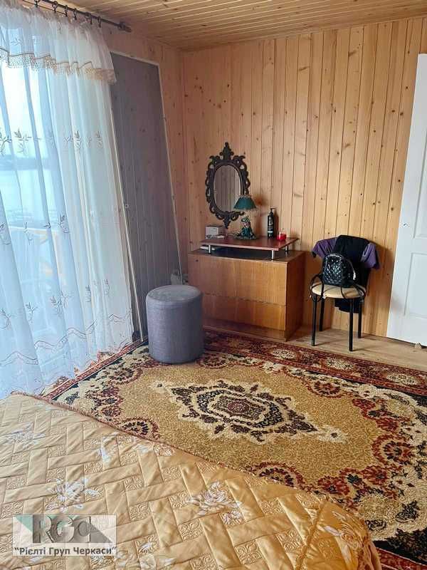 Продам двоповерховий будинок для відпочинку на другому причалі.