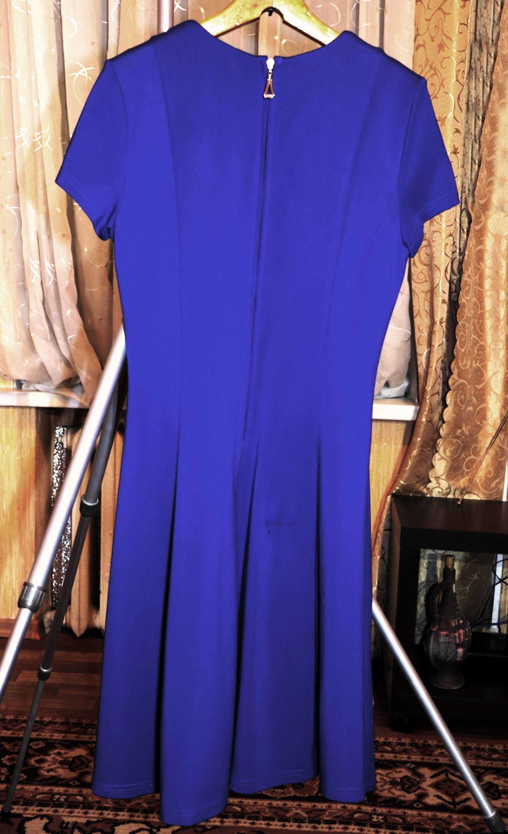 Платье нарядное ярко-синего цвета. Размер 164. Состояние отличное!