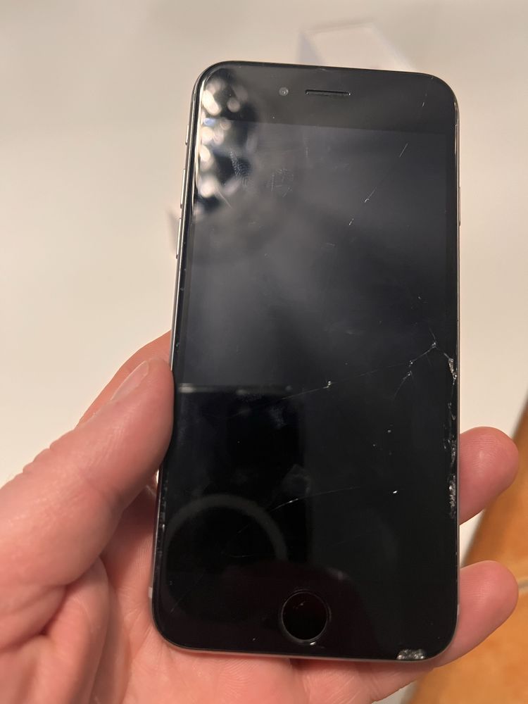 Iphone 6S a funcionar. Bateria nova. Precisa visor.