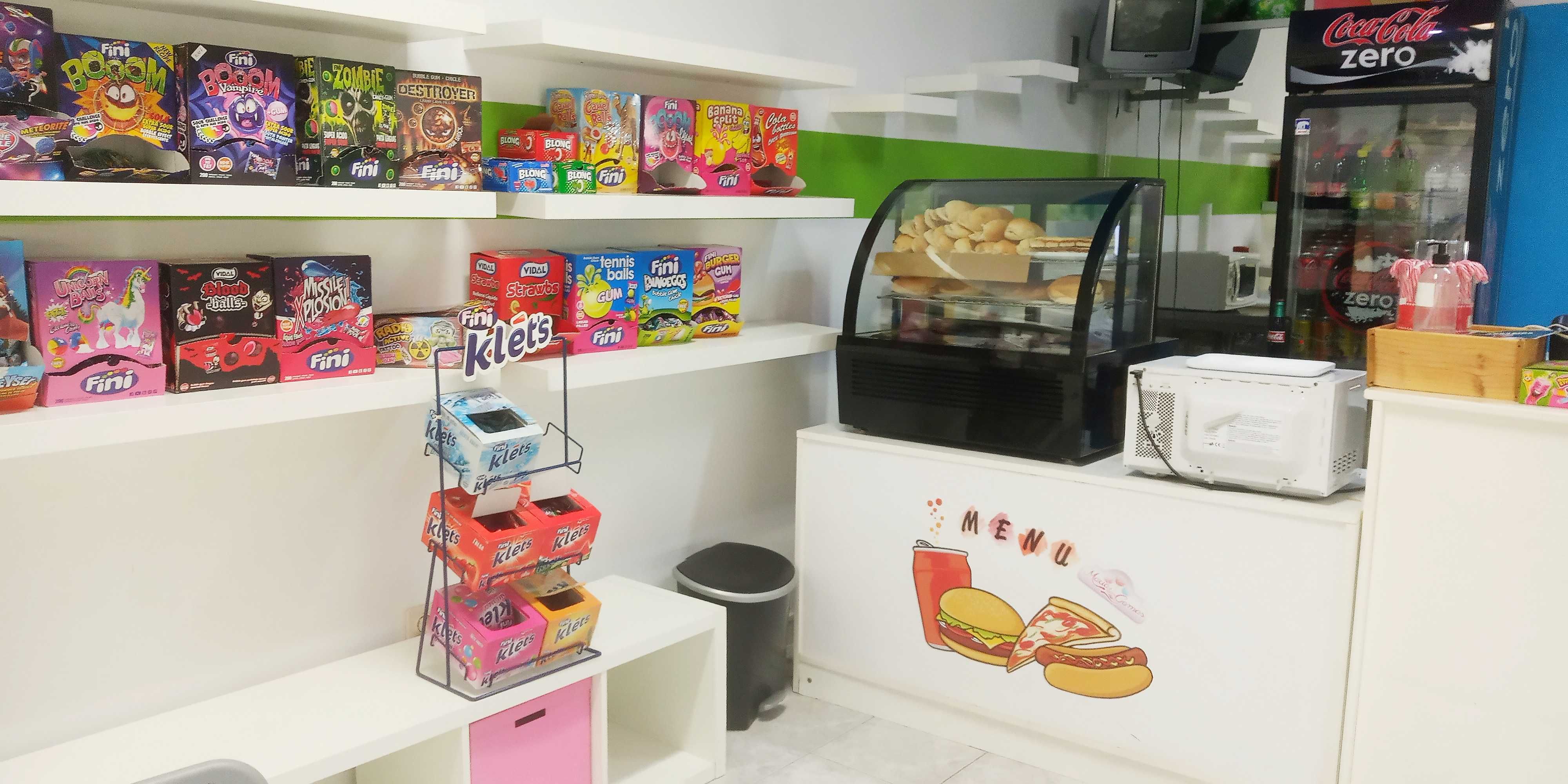 Vendo Recheio de loja de Gomas vários artigos preços negociáveis!