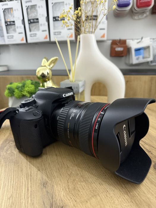 Професійний фотоаппаратCanon 600D , обьєктив Canon EF 24-105 512gb msd